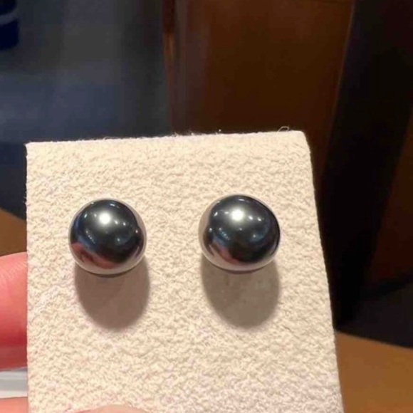 Brand New Authentic Tahiti 9 - 9.5mm Pearl in White Gold Earrings - Picture 1 of 1